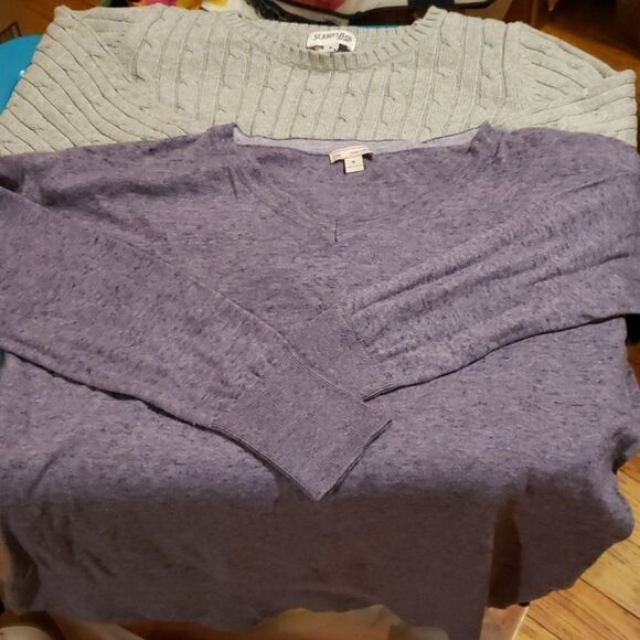 2 Medium sweaters  - Picture 1 of 3